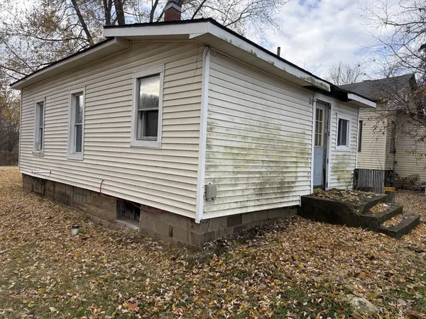 1706 Erie AVE, Savanna, IL 61074