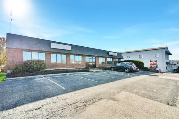 197 Peterson RD #191-199, Libertyville, IL 60048