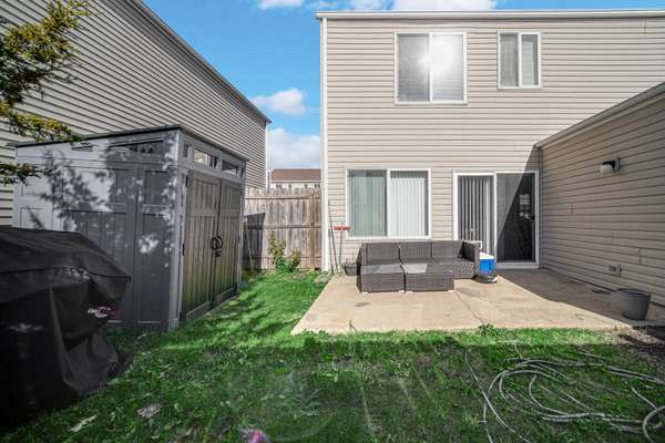 1653 Victoria Park CIR, Aurora, IL 60504