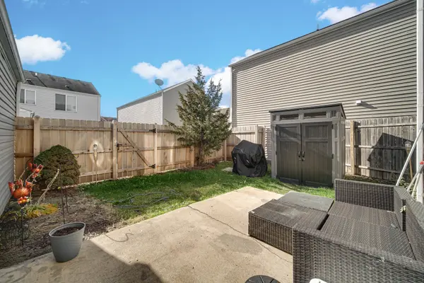 1653 Victoria Park CIR, Aurora, IL 60504