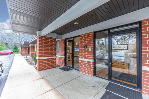 850 S Mchenry AVE #B, Crystal Lake, IL 60014