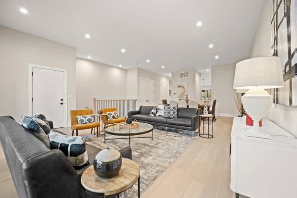 4353 N Richmond AVE #1N, Chicago, IL 60618