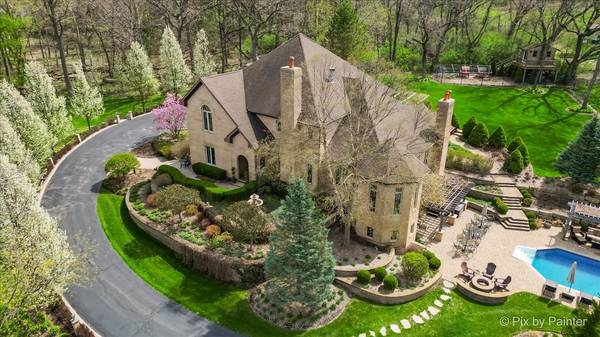 10018 Haegers Bend RD, Barrington Hills, IL 60102
