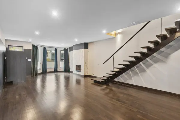 44 E Cedar ST, Chicago, IL 60611