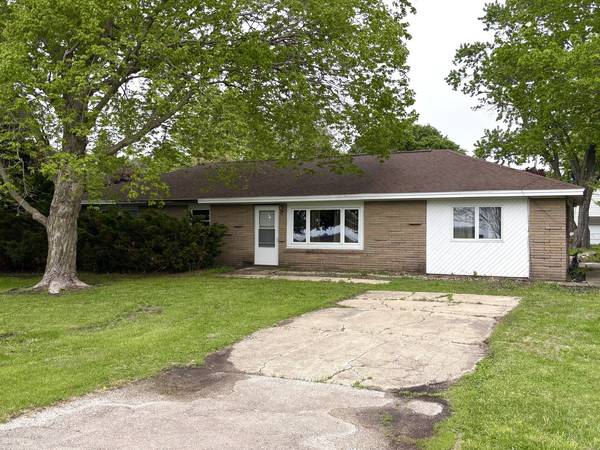 201 S Carson ST, Long Point, IL 61333