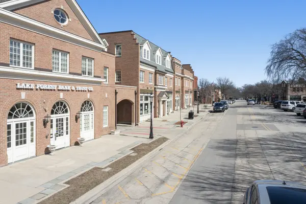 10 E Scranton AVE, Lake Bluff, IL 60044