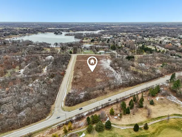 21707 W Lakeview Pkwy, Mundelein, IL 60060