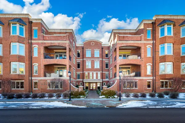 180 W Benton AVE #303, Naperville, IL 60540