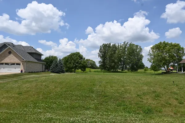 3900 W Nettle Creek DR, Morris, IL 60450