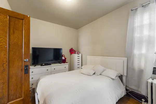5121 W Henderson AVE, Chicago, IL 60641