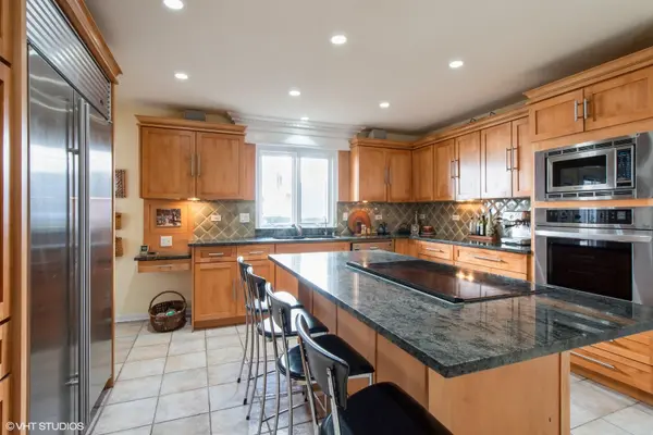 2510 Sheridan RD, Evanston, IL 60201