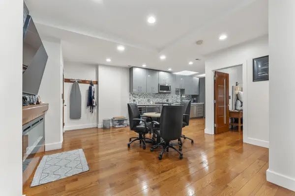 4122 W Grand AVE, Chicago, IL 60651