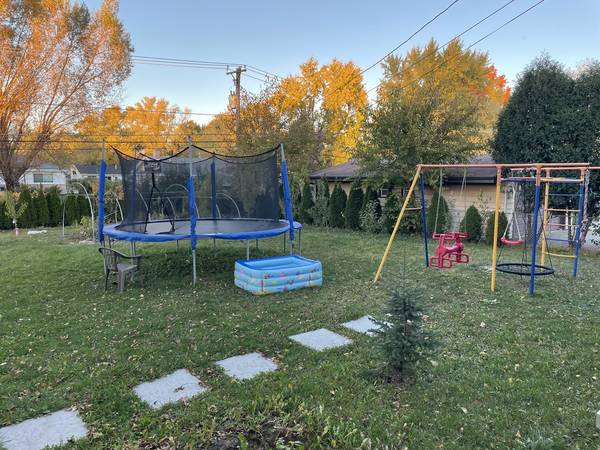 200 W Thacker ST, Hoffman Estates, IL 60169