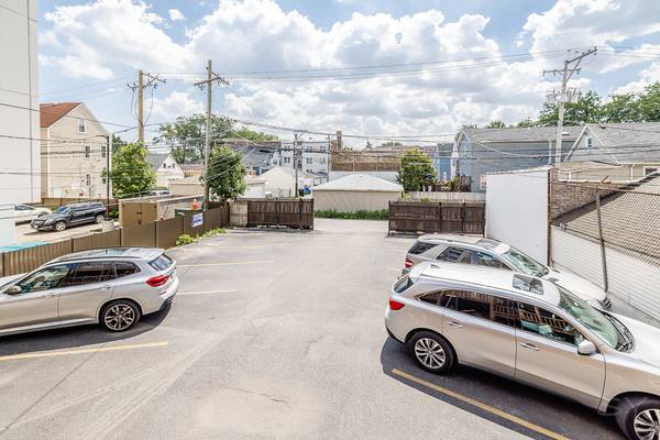 3451 W Montrose AVE #1, Chicago, IL 60618