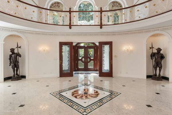 94 Hawthorne RD, Barrington Hills, IL 60010