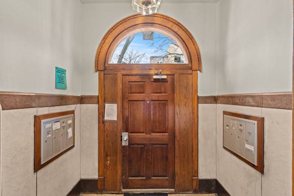 6037 S Champlain AVE, Chicago, IL 60637