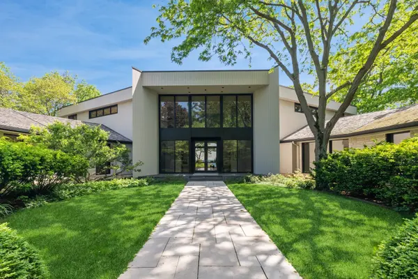 21 Lakewood DR, Glencoe, IL 60022