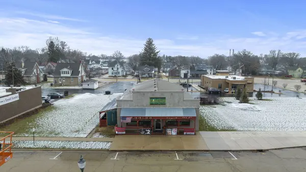 12 Main ST, Mount Morris, IL 61054