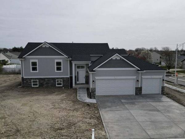 8246 Dylan DR, Merrillville, IN 46410