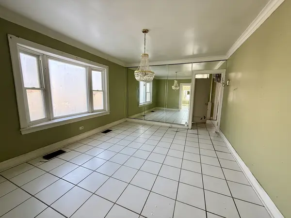 7741 S Oglesby AVE, Chicago, IL 60649