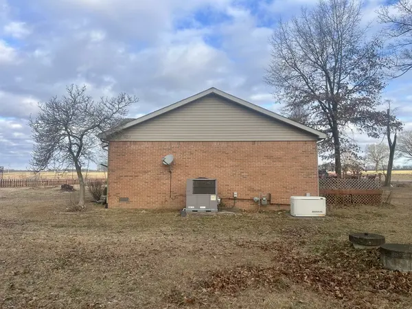 6 Carriage LN, Metropolis, IL 62960