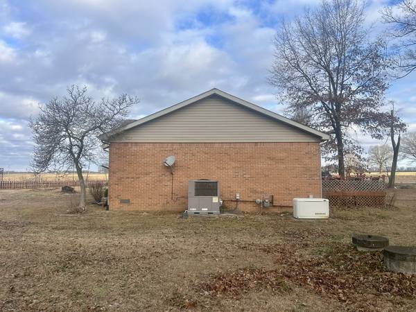 6 Carriage LN, Metropolis, IL 62960