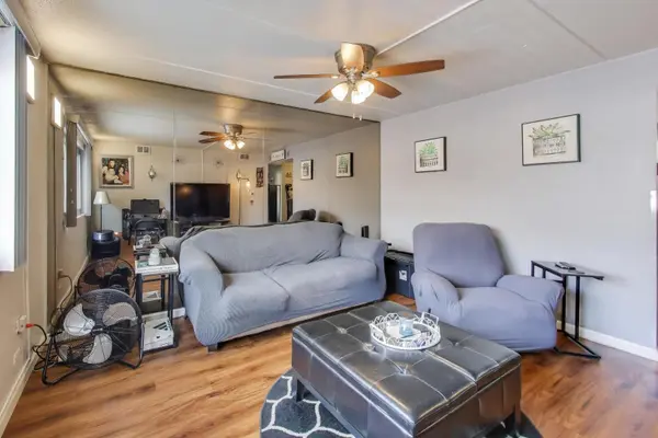 841 N York ST #109, Elmhurst, IL 60126