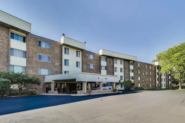 841 N York ST #109, Elmhurst, IL 60126
