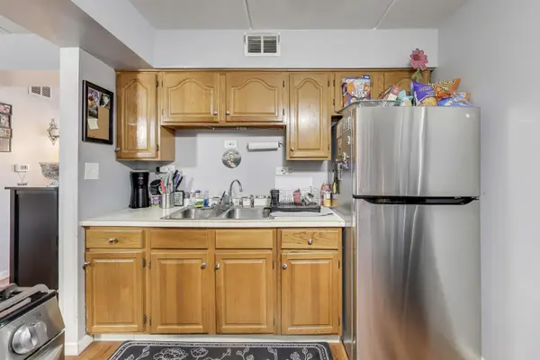 841 N York ST #109, Elmhurst, IL 60126
