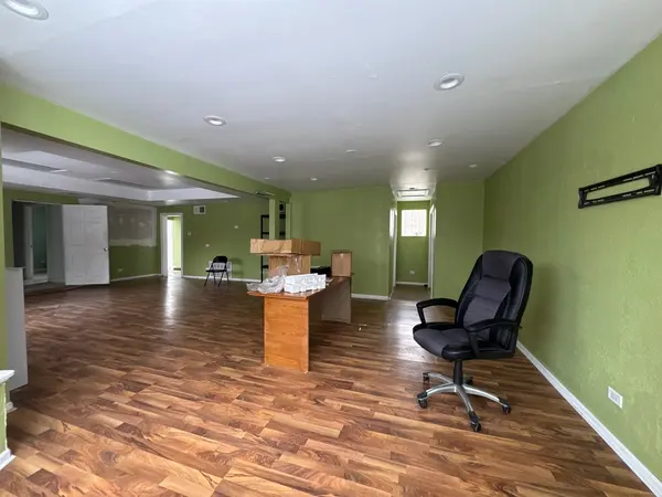 1717 Howard ST, Evanston, IL 60202