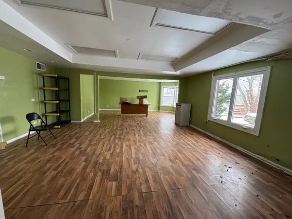 1717 Howard ST, Evanston, IL 60202