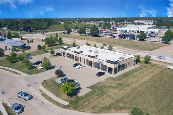 3260 Ridge Pointe RD, Bettendorf, IA 52722