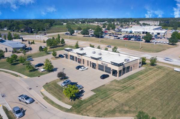 3260 Ridge Pointe RD, Bettendorf, IA 52722