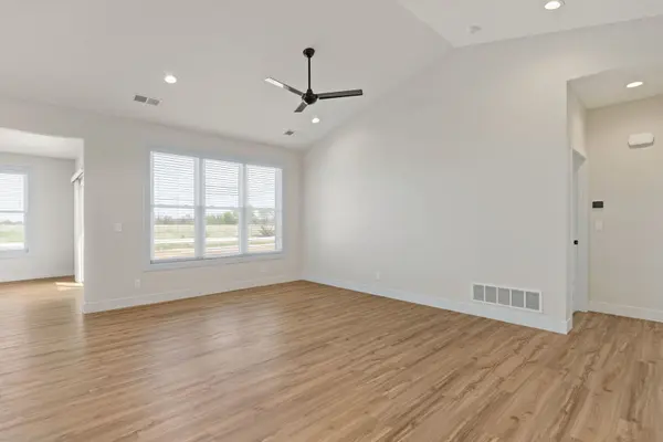 1 FRANK CT, Leclaire, IA 52753