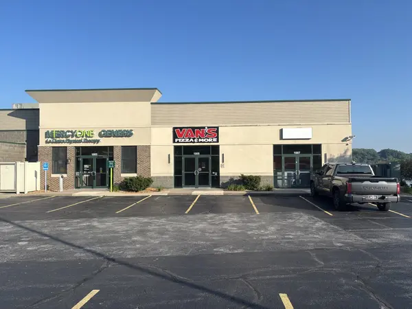 1005 Canal Shore DR SW, Leclaire, IA 52753
