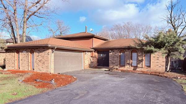 15613 Calumet DR, South Holland, IL 60473