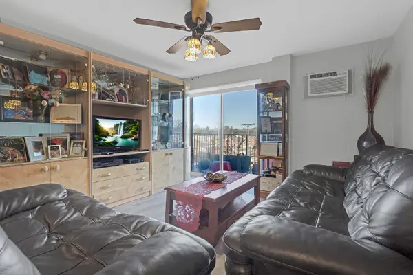 7830 W North AVE #414, Elmwood Park, IL 60707
