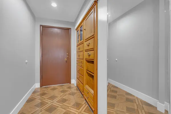 7830 W North AVE #414, Elmwood Park, IL 60707