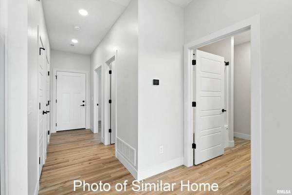 424 N 2ND AVE, Eldridge, IA 52748