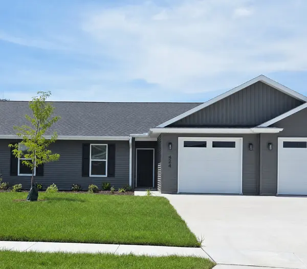 424 N 2ND AVE, Eldridge, IA 52748