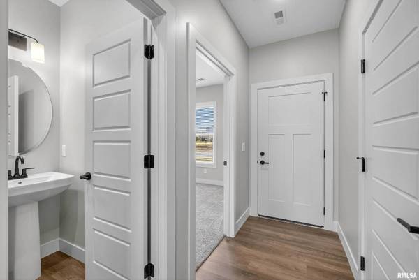 430 N 2ND AVE, Eldridge, IA 52748
