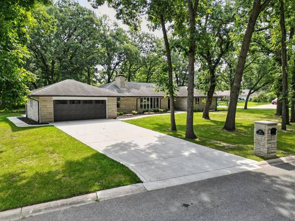 2711 Edgewood DR, Dyer, IN 46311