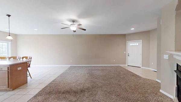 1709 Timber Wolf LN #C, Mahomet, IL 61853
