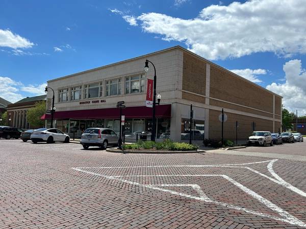 110 S Johnson ST, Woodstock, IL 60098