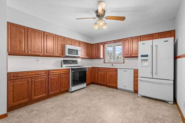 29 W Oak ST, Piper City, IL 60959