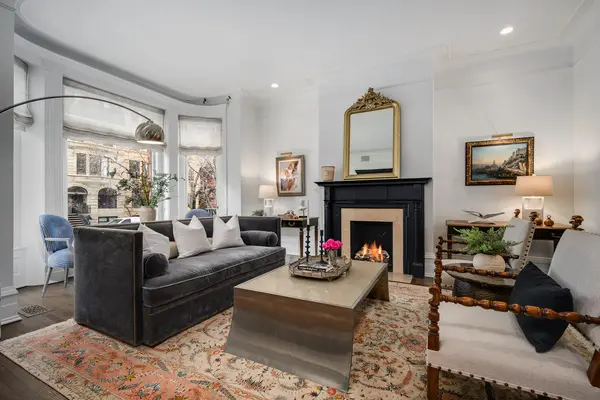75 E ELM ST, Chicago, IL 60611
