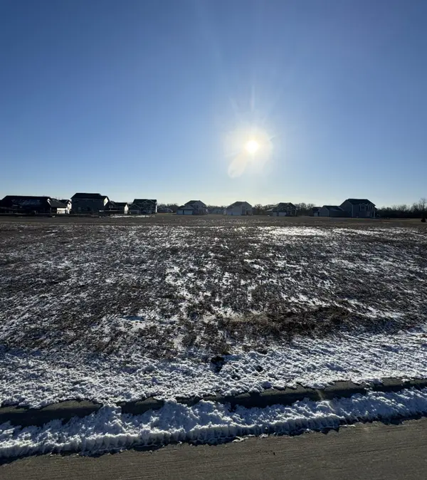 352 Linda LN, Riverdale, IA 52722