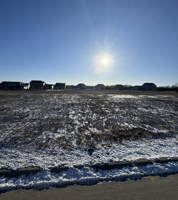352 Linda LN, Riverdale, IA 52722