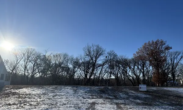 280 Mason DR, Riverdale, IA 52722