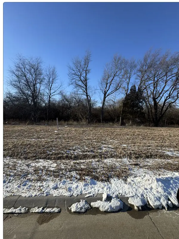 416 Mason DR, Riverdale, IA 52722